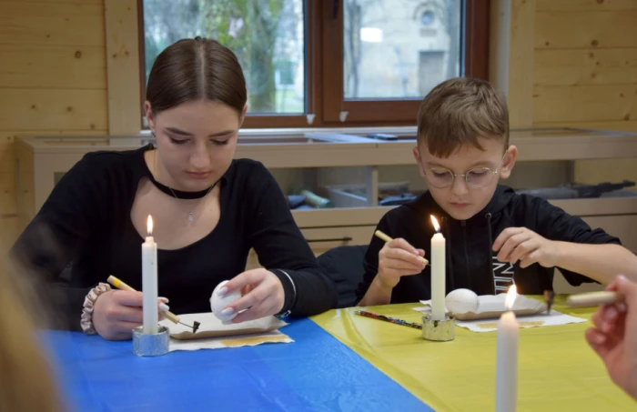 У Луцьку  для дітей прикордонників провели передвеликодній майстер-клас із писанкарства