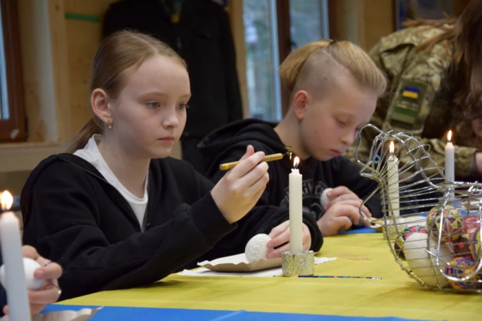У Луцьку  для дітей прикордонників провели передвеликодній майстер-клас із писанкарства