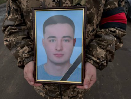 У Степанівці попрощалися з полеглим на війні Віталієм Трояном