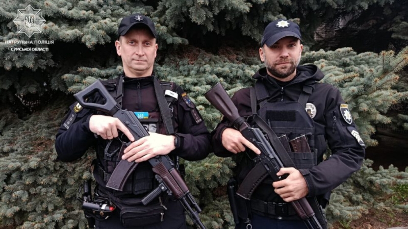 У Сумах патрульні допомогли жінці, якій стало зле за кермом