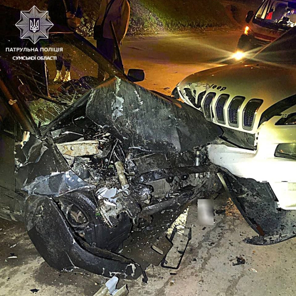 У Сумах п’яний водій врізався у припаркований джип