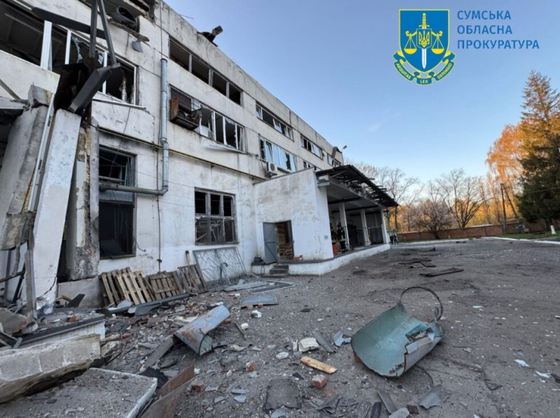 У Сумах внаслідок атаки на хлібзавод загинув 61-річний чоловік, 55-річна жінка отримала поранення