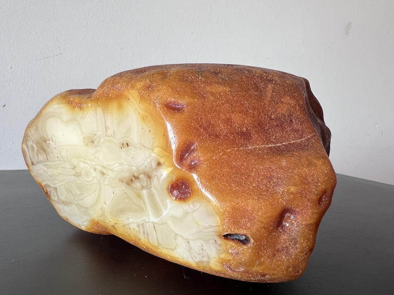 Унікальні бурштинові камені намагалися вивезти з Рівного до США