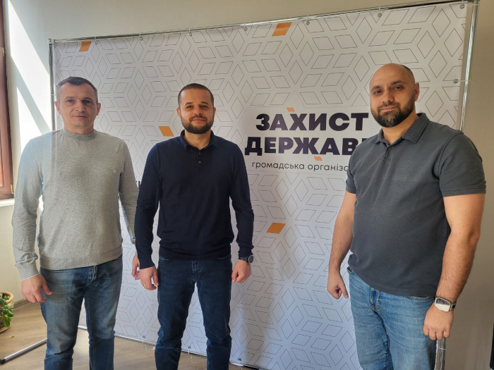 Унікальні імпланти з Мукачева: виробництво, що допомагає повертати військових до життя, шукає нових працівників