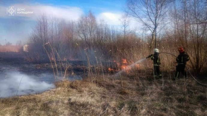 Уже трагедії нагадують, що спалювання сухої трави надто небезпечне заняття