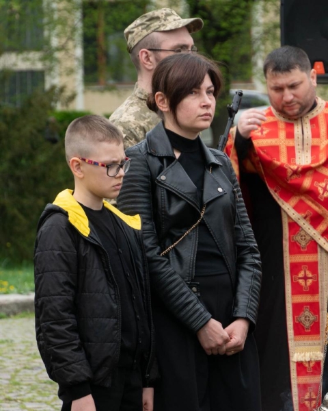 В Ужгороді сьогодні попрощалися із 45-річним захичником Сергієм Готрою