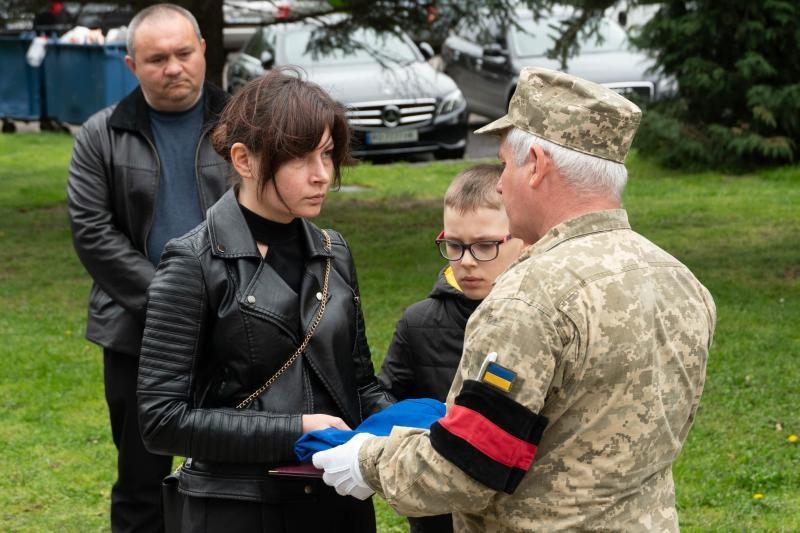 В Ужгороді сьогодні попрощалися із 45-річним захичником Сергієм Готрою