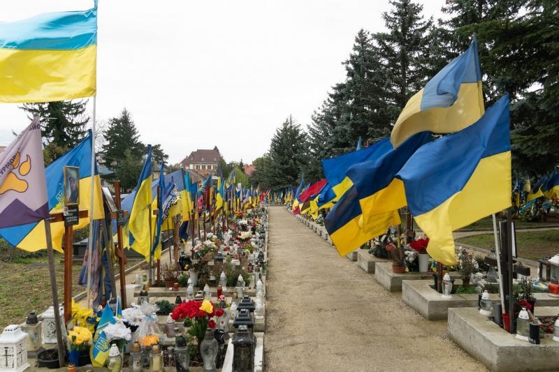 В Ужгороді сьогодні попрощалися із 45-річним захичником Сергієм Готрою