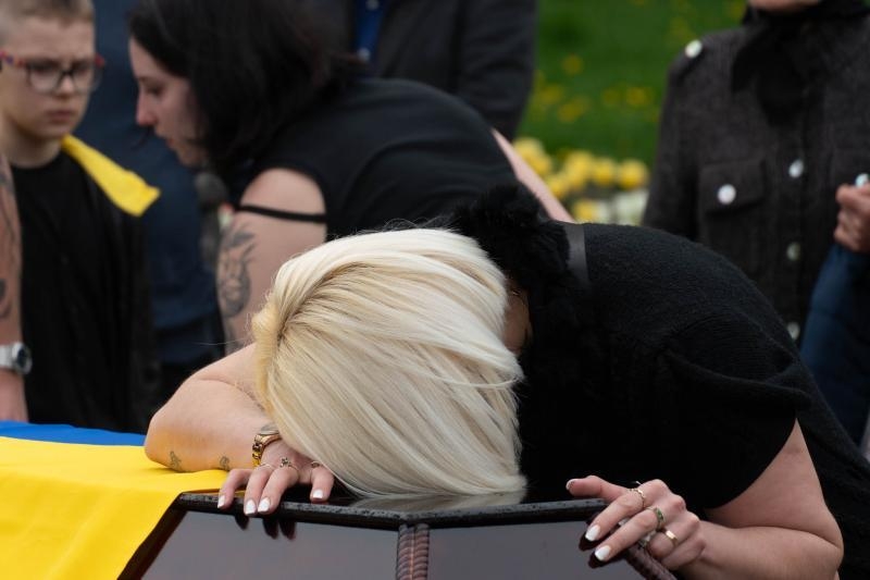 В Ужгороді сьогодні попрощалися із 45-річним захичником Сергієм Готрою