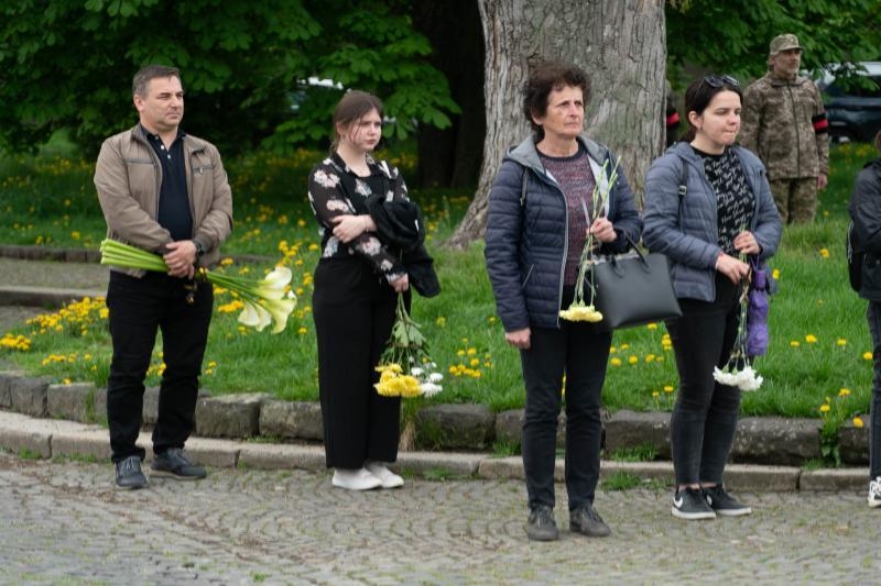 В Ужгороді сьогодні попрощалися із 45-річним захичником Сергієм Готрою