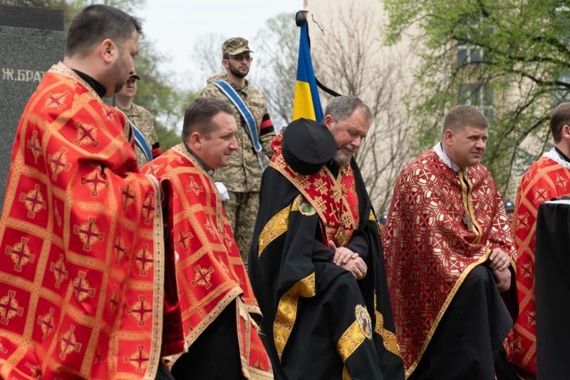 В Ужгороді сьогодні попрощалися із 45-річним захичником Сергієм Готрою