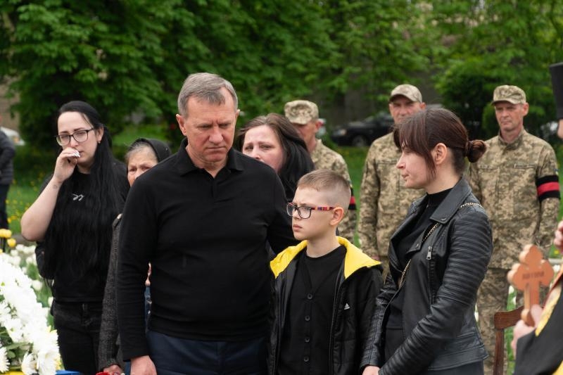 В Ужгороді сьогодні попрощалися із 45-річним захичником Сергієм Готрою