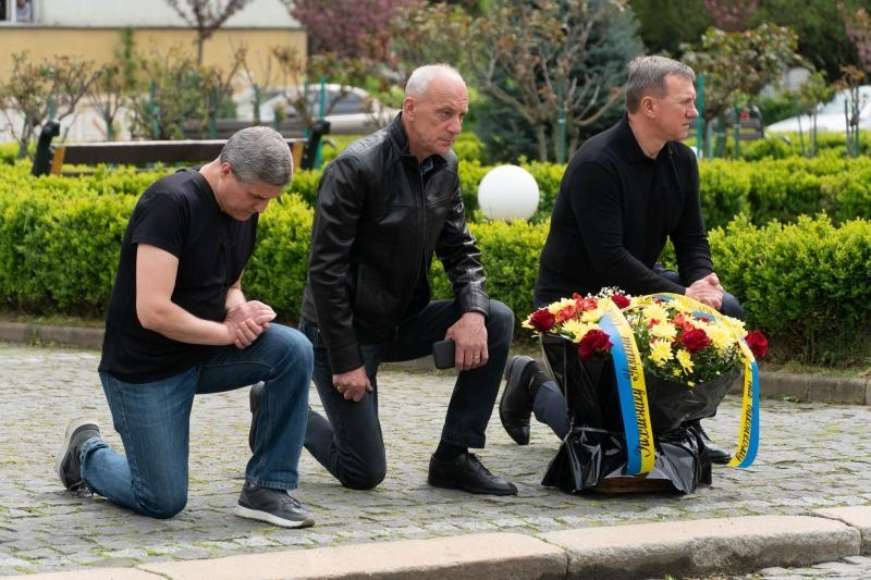 В Ужгороді сьогодні попрощалися із 45-річним захичником Сергієм Готрою