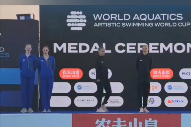 ВІДЕО. Українські спортсменки відмовилися тиснути руки нейтрашкам на КС