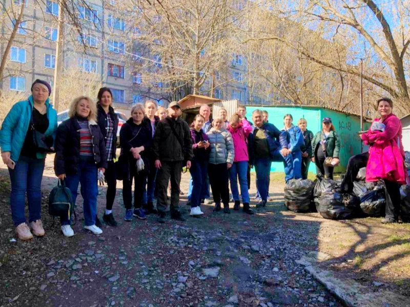 Вінницю прибирало три сотні людей