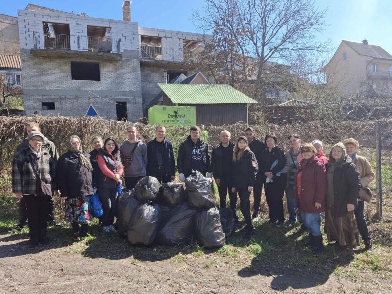 Вінницю прибирало три сотні людей