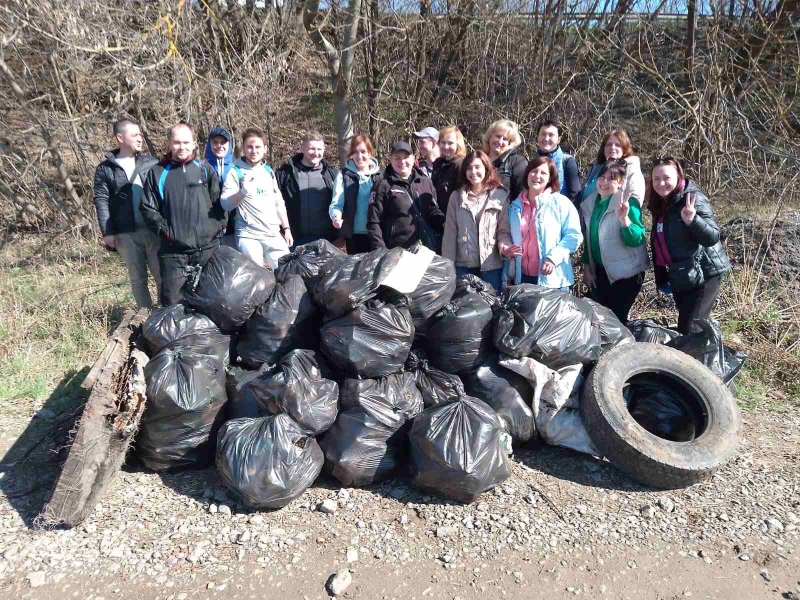 Вінницю прибирало три сотні людей