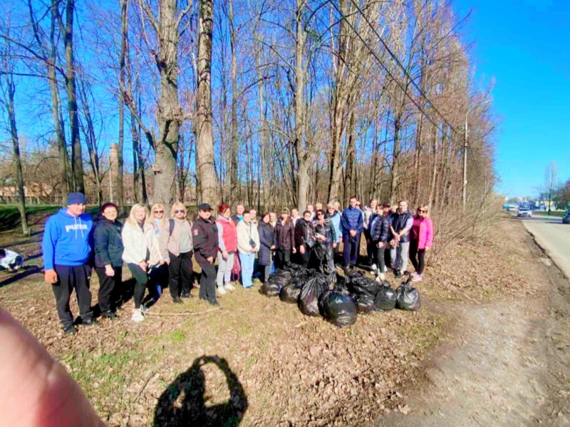 Вінницю прибирало три сотні людей