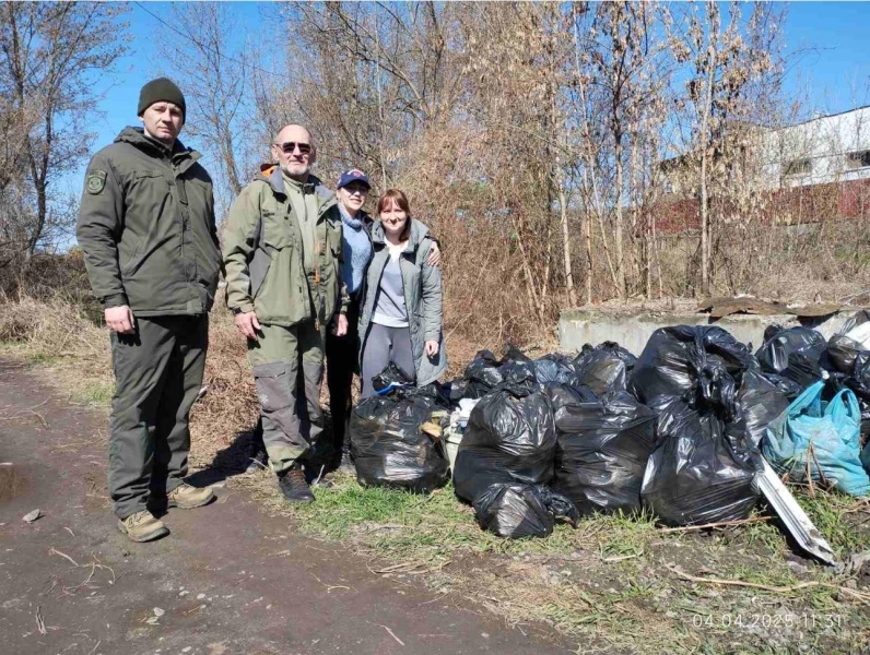 Вінницю прибирало три сотні людей