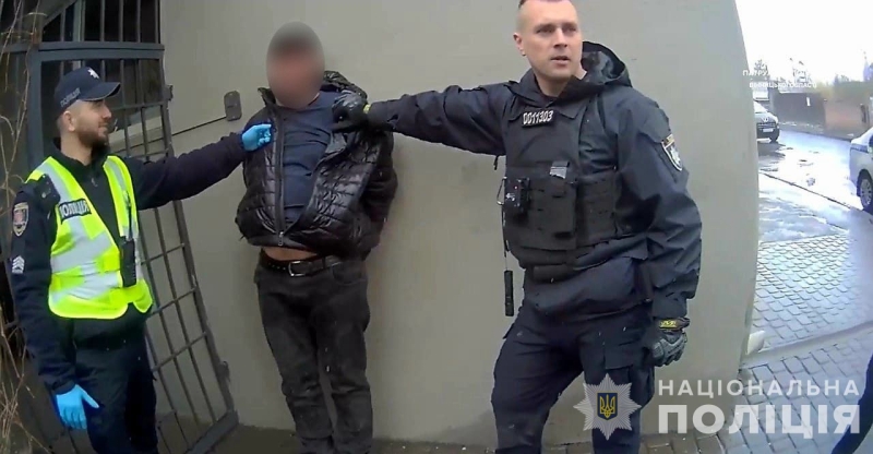 Водій Тікав від поліції, здійснив наїзд на патрульного та вчинив ДТП У Вінниці