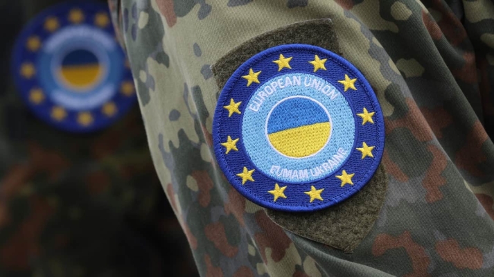 ЄС обговорює відправку своїх ''військових радників'' до України