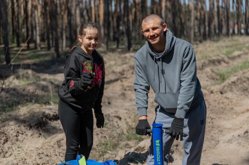 &laquo;Зелена країна&raquo;: представники обласної ради, ОВА разом із олімпійським чемпіоном і лісівниками висадили ліс