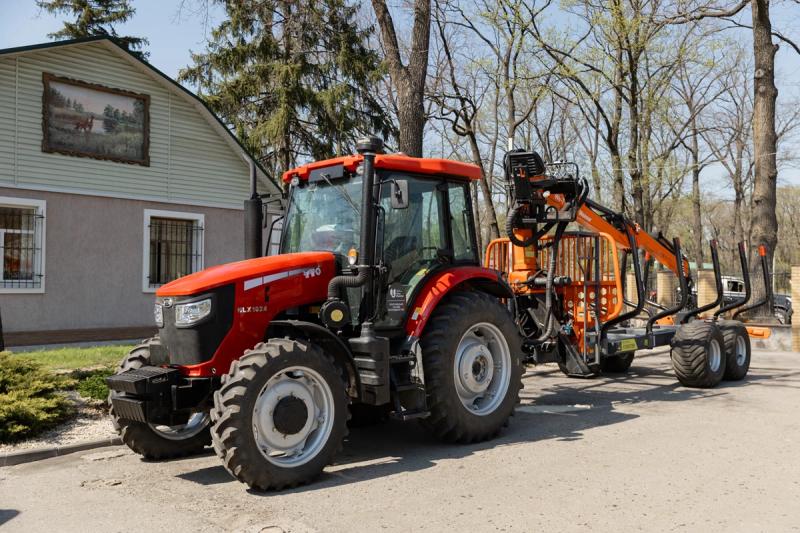 &laquo;Зелена країна&raquo;: представники обласної ради, ОВА разом із олімпійським чемпіоном і лісівниками висадили ліс