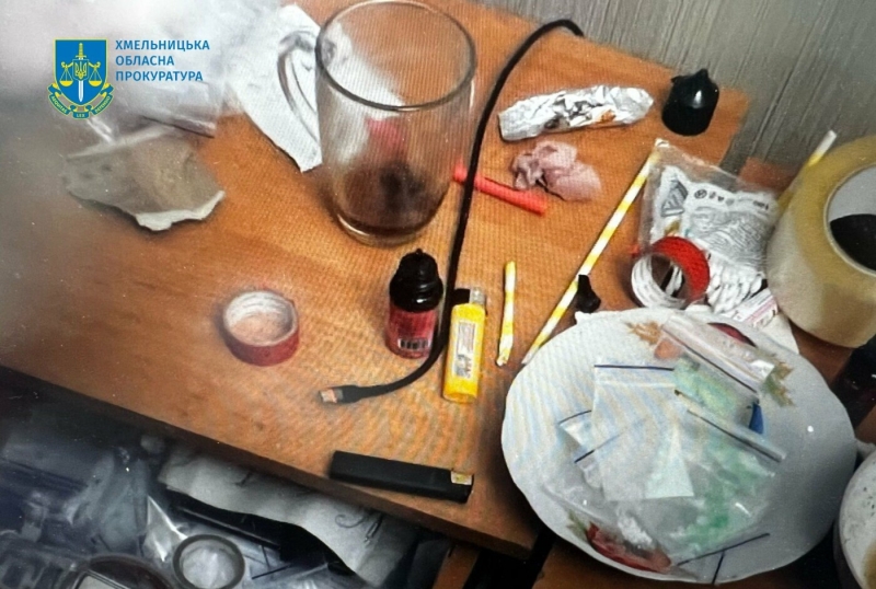 На Хмельниччині судитимуть жінку за зберігання понад 400 г психотропів із метою збуту