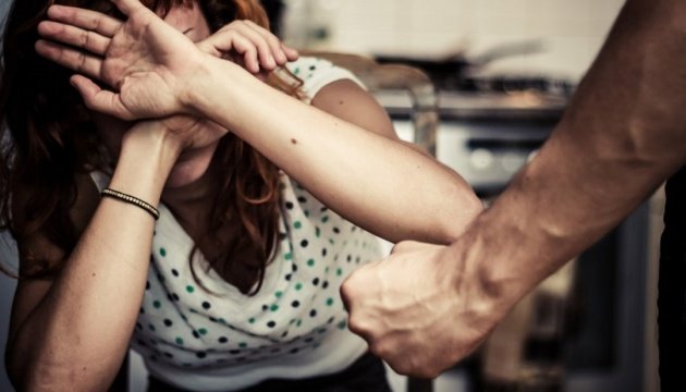 На Тернопільщині тисячі чоловіків гамселять своїх дружин, десяткам агресорів уже загрожує тюрма