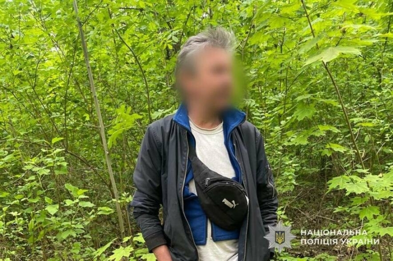 Чоловік незаконно вирубував дерева прямо в Тернополі: слідчі поліції відкрили кримінальне провадження (ФОТО)