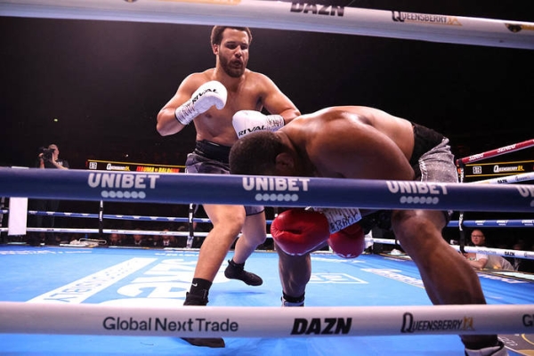 Ітаума здобув переконливу перемогу нокаутом, швидко завершивши бій