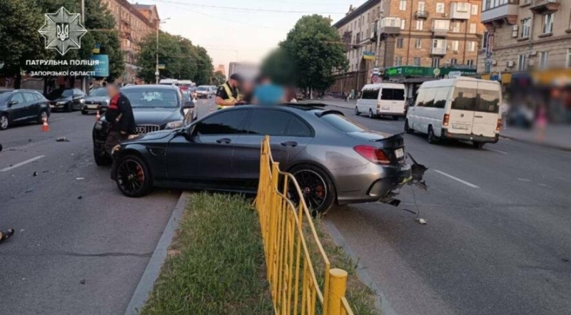 У центрі Запоріжжя сталася ДТП: водіїв попереджають про ускладнення руху