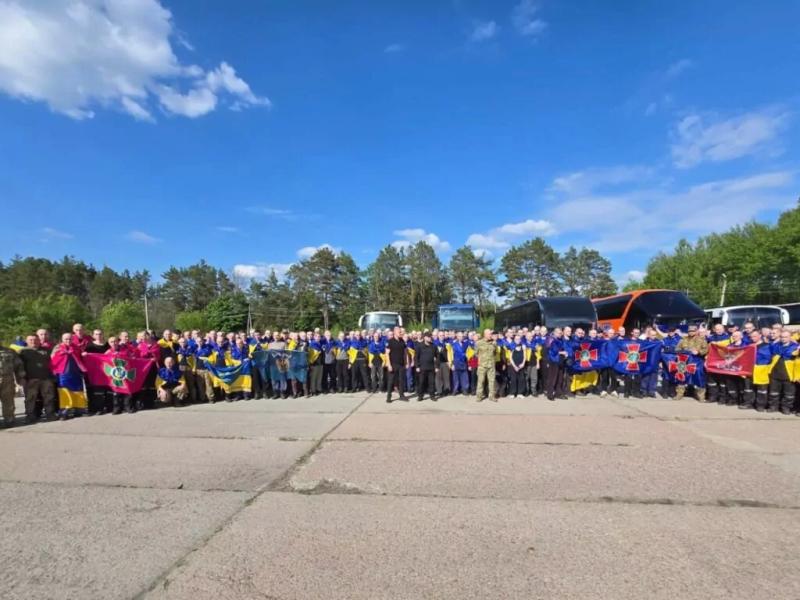 390 українців повернули з полону, інших із запланованого обміну «1000 на 1000» очікують на вихідних, – Президент