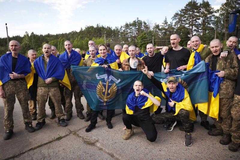 390 українців повернули з полону, інших із запланованого обміну «1000 на 1000» очікують на вихідних, – Президент