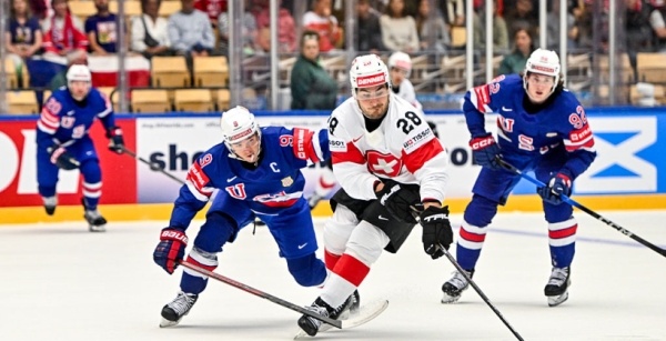 ЧС-2025 з хокею. Швеція обіграла Фінляндію, Чехія розгромила Данію, збірна США несподівано програла Швейцарії ЧС-2025 з хокею. Швеція обіграла Фінляндію, Чехія розгромила Данію, збірна США несподівано програла Швейцарії