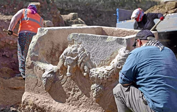 У турецькому  Місті гладіаторів  виявили 2000-річний саркофаг