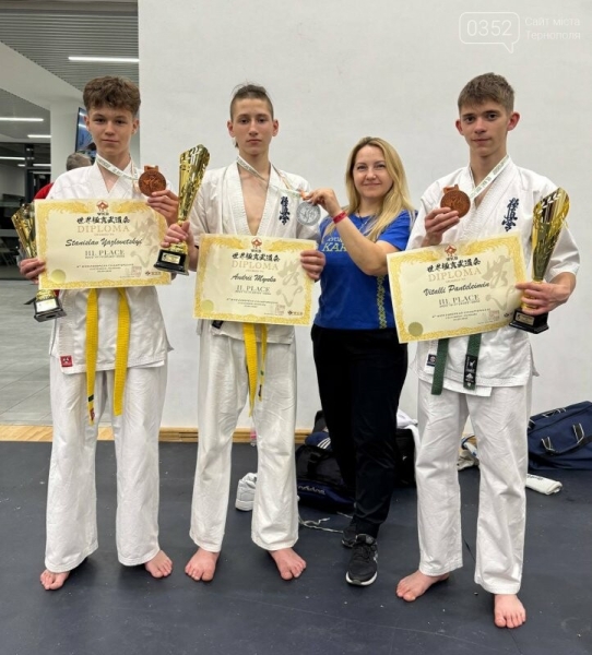 Каратисти з Тернополя здобули медалі на міжнародних змаганнях (ФОТО)