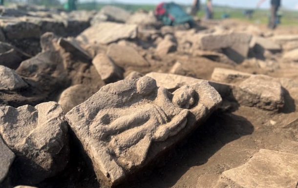 У Великобританії знайшли скульптуру богині перемоги віком понад 1800 років