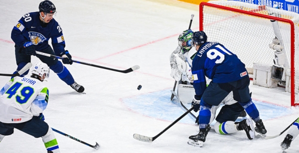 ЧС-2025 з хокею. Фінляндія закинула дев’ять шайб Словенії, перемоги Швейцарії, Канади та Чехії ЧС-2025 з хокею. Фінляндія закинула дев’ять шайб Словенії, перемоги Швейцарії, Канади та Чехії