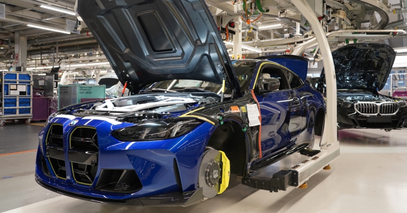 BMW створила унікальний M4 CS на честь чемпіона з мотогонок Валентино Россі