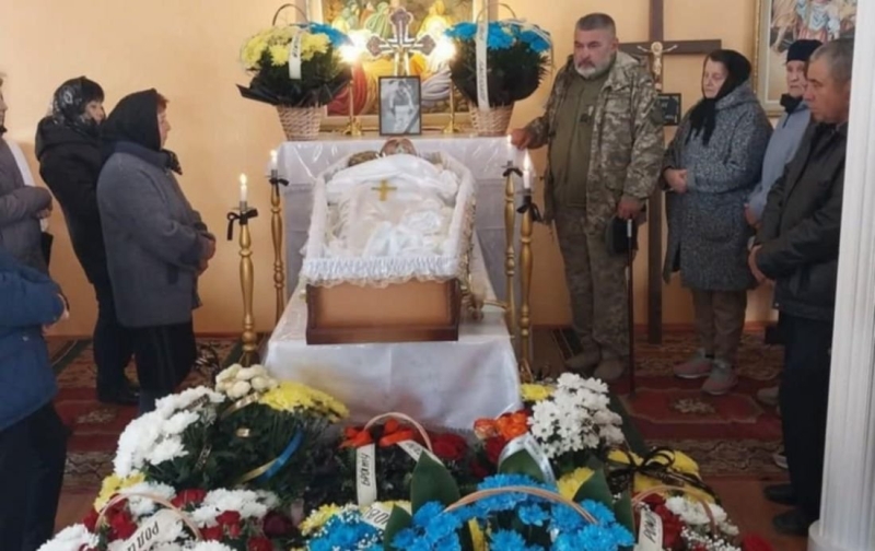 "Віддав життя за свободу України": на Тернопільщині провели в останню путь полеглого воїна Романа Олексюка (ФОТО)