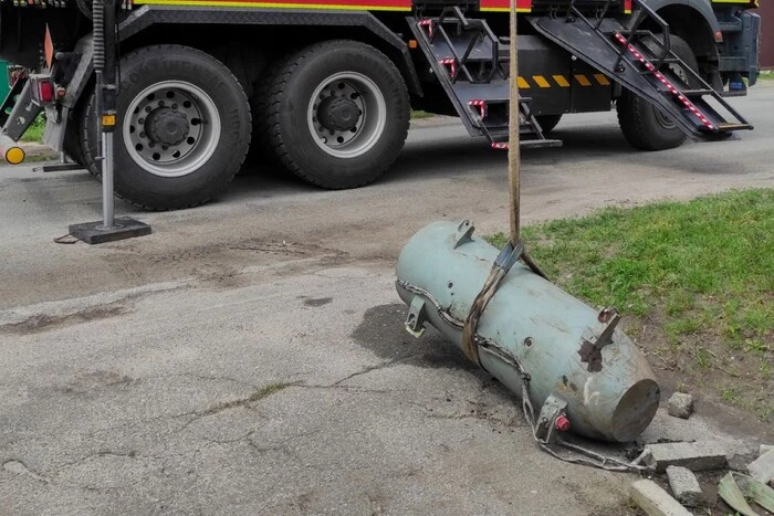 На Київщині біля приватного будинку знайдено бойову частину ракети Х-101 (фото)