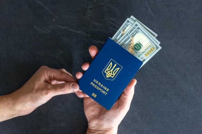 Вартість термінового закордонного паспорта у столиці: що, де і за скільки?
