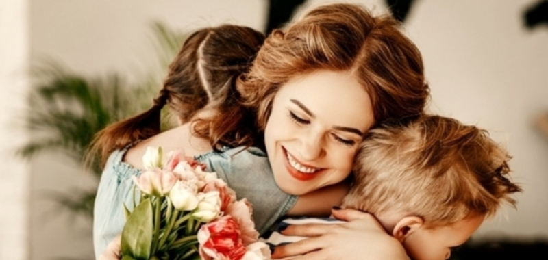 День матері 2025 вже скоро: що подарувати і як зробити цей день особливим