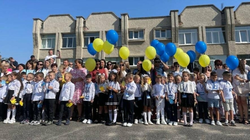 Чи можуть школи фотографувати учнів і публікувати їхні знімки у мережі