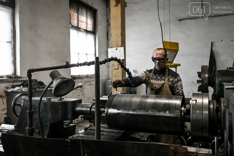 &laquo;Порізати цехи на метал, не піднялись руки&raquo;: Як релоковане підприємство з Оріхова відновлює потужності у Запоріжжі
