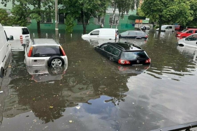 "Дощ хлине на Прикарпаття прямо завтра, синоптики повідомили про опади": водіям сказали, чого чекати в Карпатах