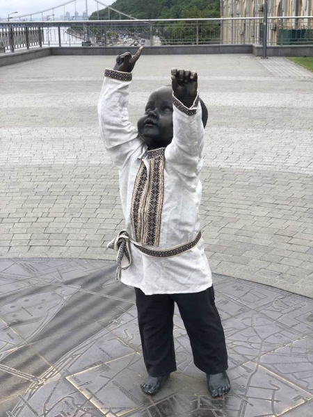 До Дня Європи малюки-засновники Києва одягнули символічне вбрання (фото)