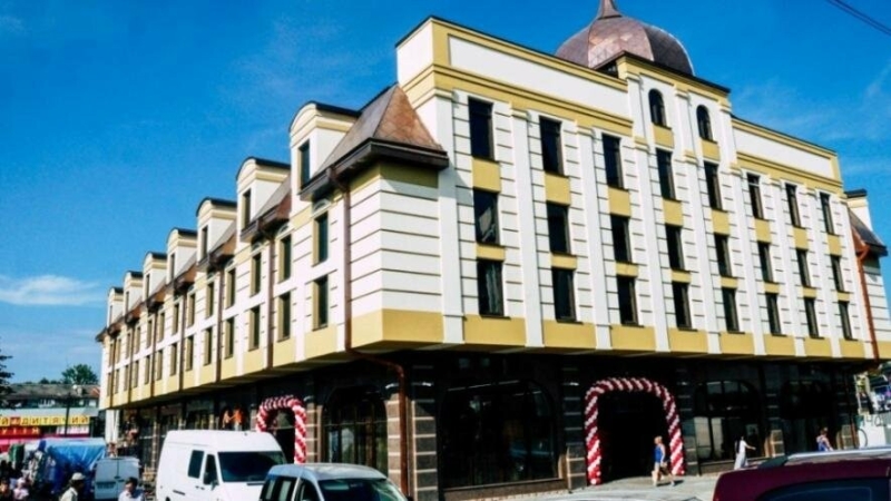 Трагедія в Івано-Франківську: біля центрального ринку раптово помер чоловік