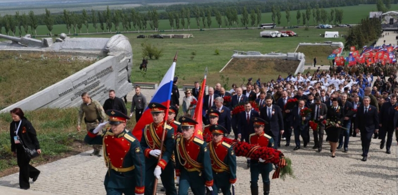 9 травня у Донецьку, Маріуполі, Макіївці та на Саур-Могилі: Памu0027ять на службі пропаганди